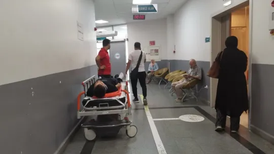 Otomobil ile servis minibüsü çarpıştı: 1 yaralı