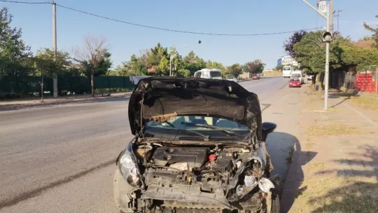 Otomobil ile servis minibüsü çarpıştı: 1 yaralı