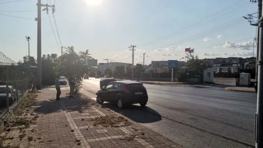 Otomobil ile servis minibüsü çarpıştı: 1 yaralı
