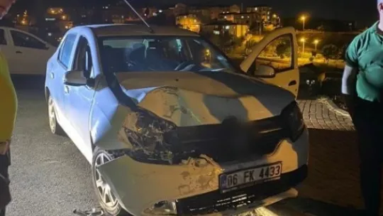 Otomobil ile servis minibüsü çarpıştı: 1 yaralı