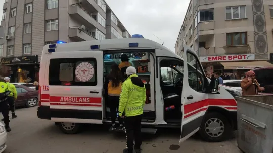 Otomobil ile ticari araç çarpıştı