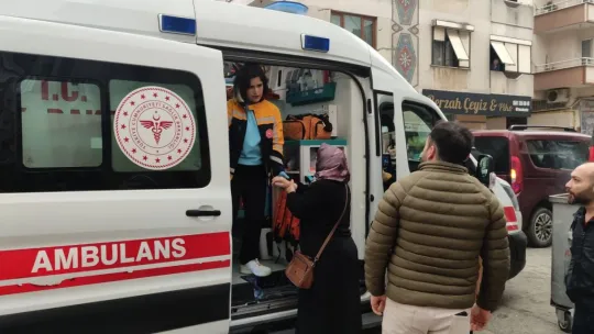 Otomobil ile ticari araç çarpıştı