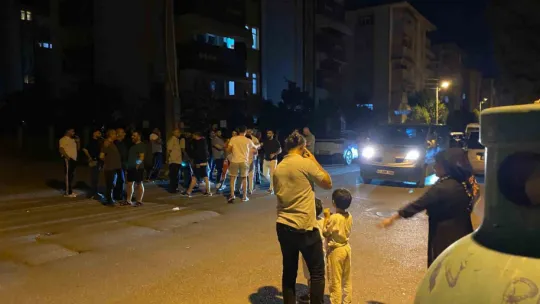 Otomobil kazasında kapılar sıkıştı, yolcuları vatandaşlar kurtardı