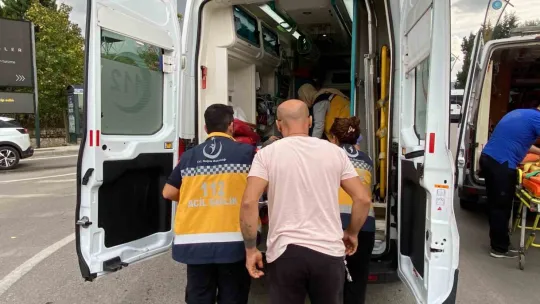 Otomobil motosiklete çarpıp kaçtı