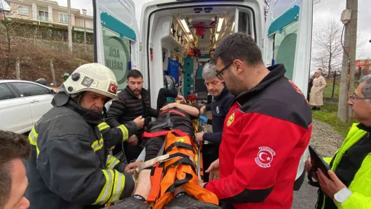 Önce binanın duvarına çarptı, sonra bahçeye düştü