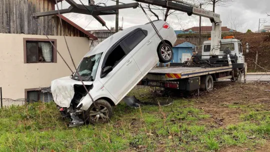 Önce binanın duvarına çarptı, sonra bahçeye düştü