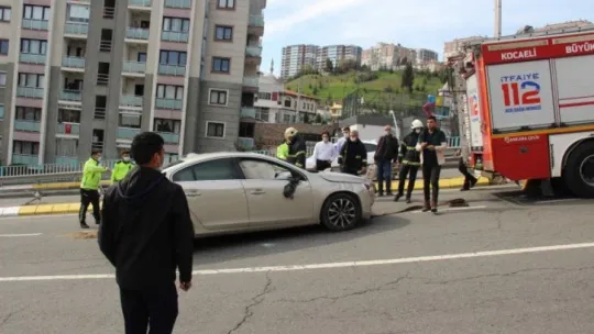 Otomobil rampada yan yatınca trafik felç oldu: 1 yaralı