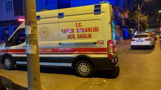 Otomobil sürücüsü kuryeye çarptı