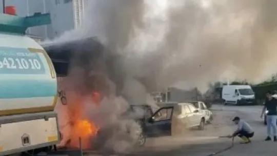 Otomobil tamir edilirken aniden alev aldı! 