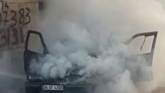 Otomobil tamir edilirken aniden alev aldı! 