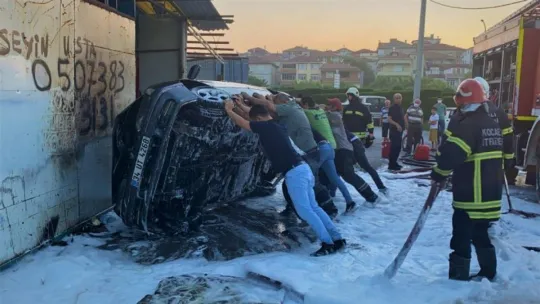 Otomobil tamir edilirken aniden alev aldı! 