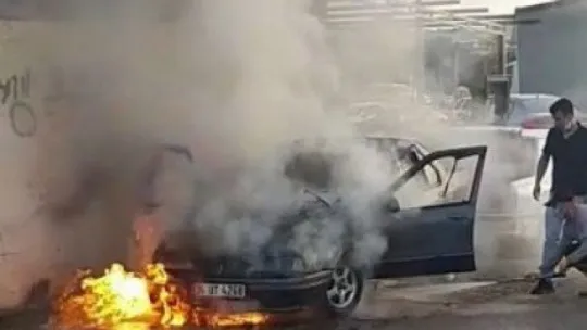 Otomobil tamir edilirken aniden alev aldı! 