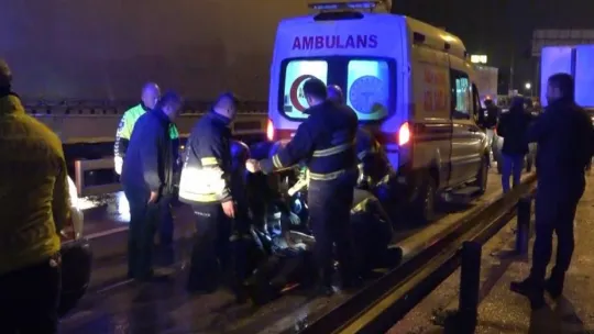 Feci kazada otomobil tıra arkadan çarptı