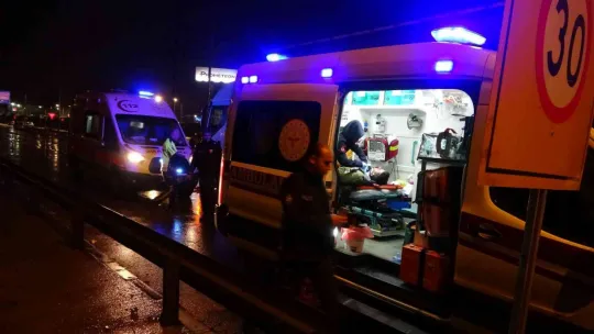 Feci kazada otomobil tıra arkadan çarptı