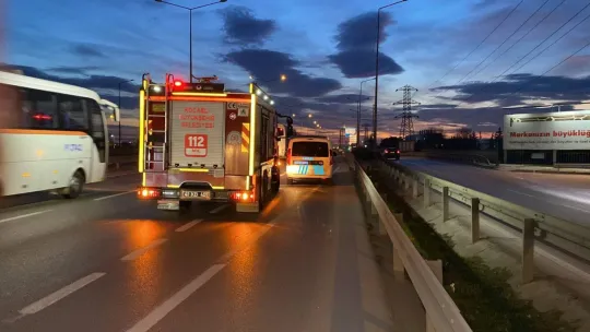 Otomobil tırın altına girdi: 1 ağır yaralı