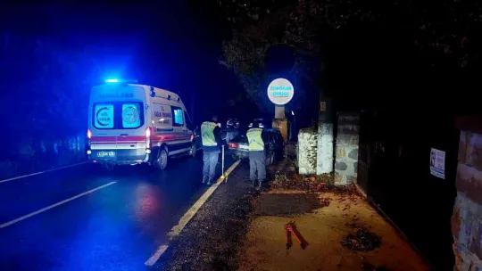 Otomobil duvara çarptı: Ölü ve yaralı var!