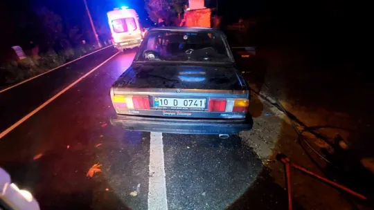 Otomobil duvara çarptı: Ölü ve yaralı var!