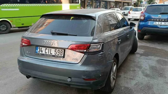Otomobile çarpan motosiklet yola savruldu: 2 yaralı