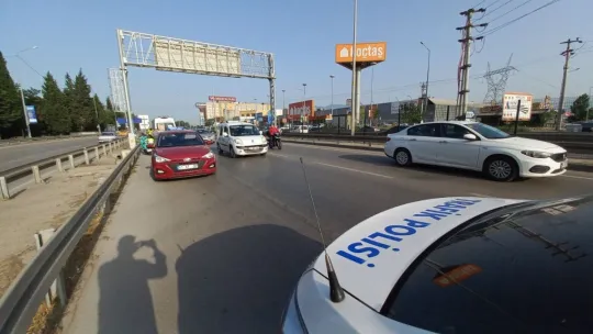 Otomobile yola savruldu: 2 yaralı