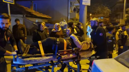 Otomobilin camına çarparak savrulan motosiklet sürücüsü yaralandı