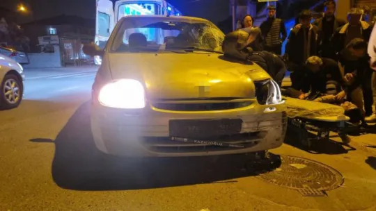 Otomobilin camına çarparak savrulan motosiklet sürücüsü yaralandı
