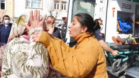 Otomobilin çarptığı çocuk yaralandı, yakınları gözyaşlarına boğuldu