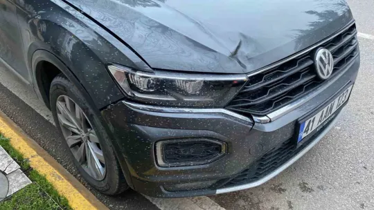 Otomobilin çarptığı kadın yaralandı