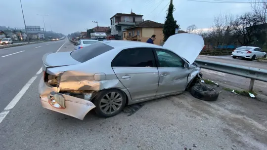 Otomobilin köpeğe çarptığı kaza kamerada