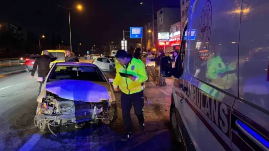 Kocaeli'de şiddetli kaza! Otomobilin motoru yerinden koptu