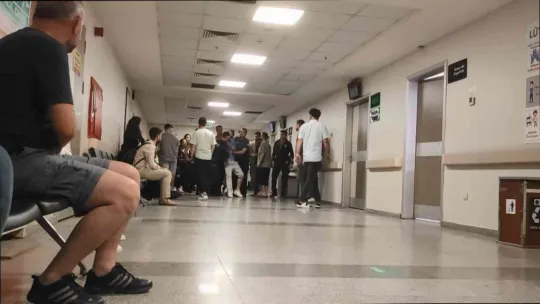 Otomobiliyle ağaca çarptı, polise mukavemet gösterdi