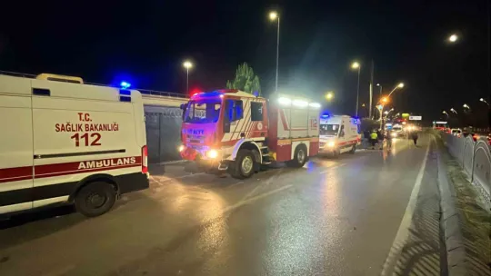 Otomobille çarpışan cip kaldırımda yürüyen gençlerin arasına daldı: 2 ölü