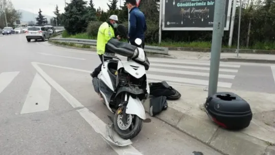 Otomobille çarpışan motosikletin sürücüsü yaralandı