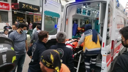 Otomobille çarpışan motosikletli kurye yaralandı