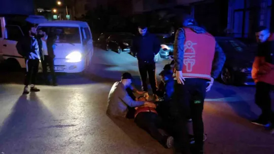 Otomobille çarpışan motosikletli kurye yaralandı