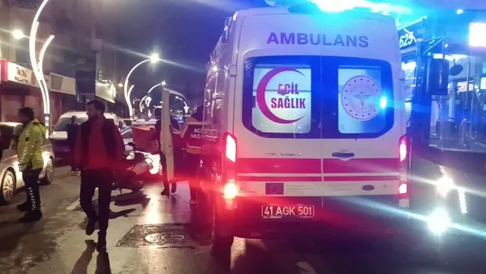 Otomobille çarpışan motosikletli yaralandı