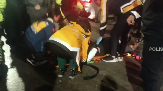 Otomobille çarpışan motosikletli yaralandı