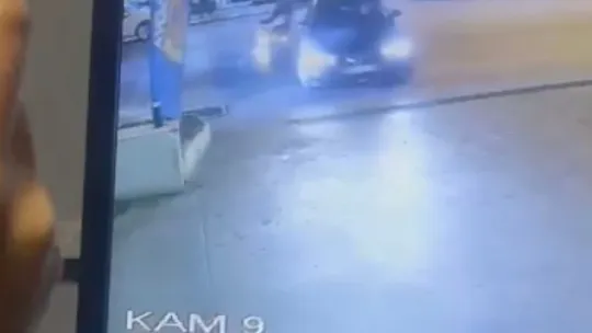 Otomobille çarpışan motosikletli genç hayatını kaybetti