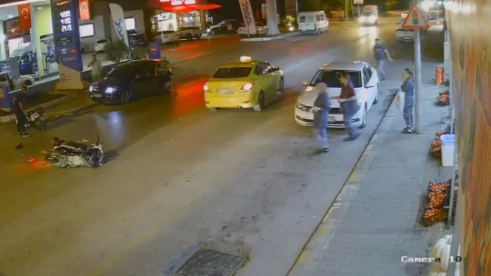 Otomobille çarpışan motosikletli genç hayatını kaybetti