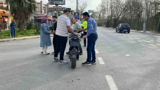 Otomobille çarpışan motosikletli yaralandı