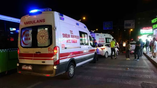 Otomobille motosiklet çarpıştı, baba ve kızı yaralandı