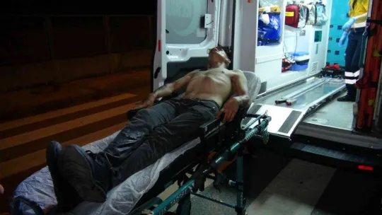 Otomobille kovalanan genç, silahlı saldırıya uğradı