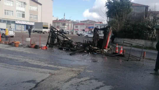 Otopark içinde yanan konteyner küle döndü