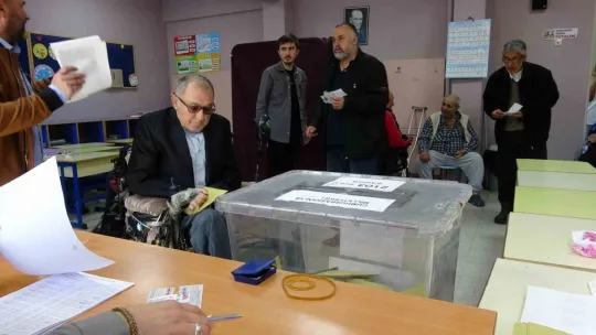 Oy kullanmaya Engelsiz Taksi ile gittiler