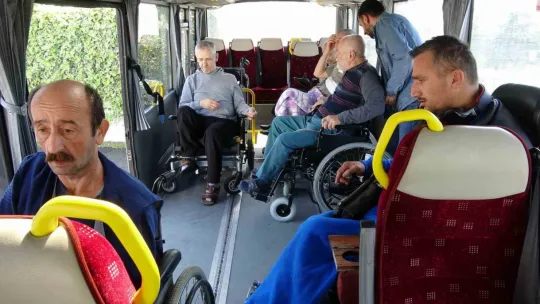 Oy kullanmaya Engelsiz Taksi ile gittiler