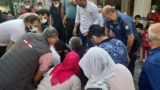 Oyun oynarken kanalizasyon borusuna sıkıştı