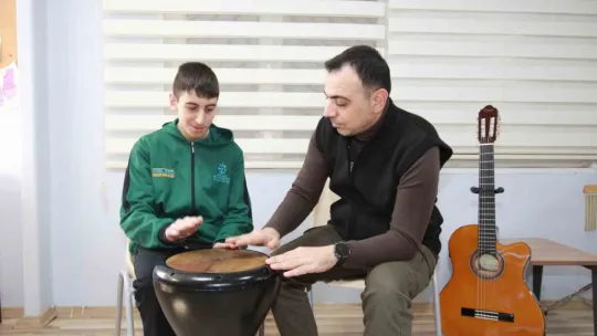 Özel birey Ahmet memur oldu