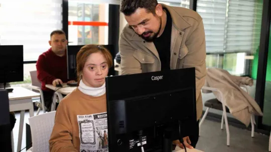 Özel gereksinimli bireylere bilgisayar ve kodlama eğitimi