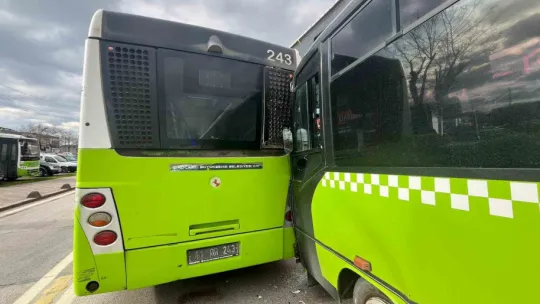 Özel halk otobüsü ile belediye otobüsü çarpıştı: Yaralılar var