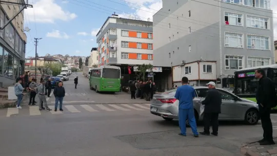 Özel halk otobüsü anne ve oğluna çarptı