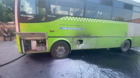 Özel halk otobüsünde yangın paniği